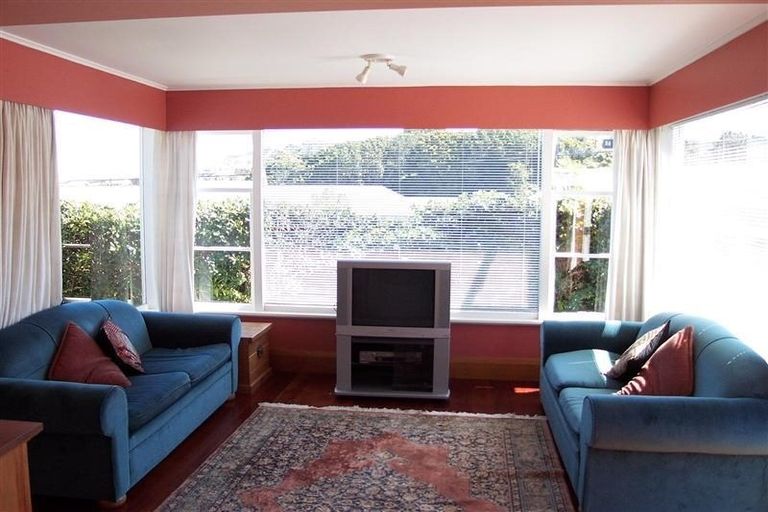 Photo of property in 1 Ranui Crescent, Khandallah, Wellington, 6035