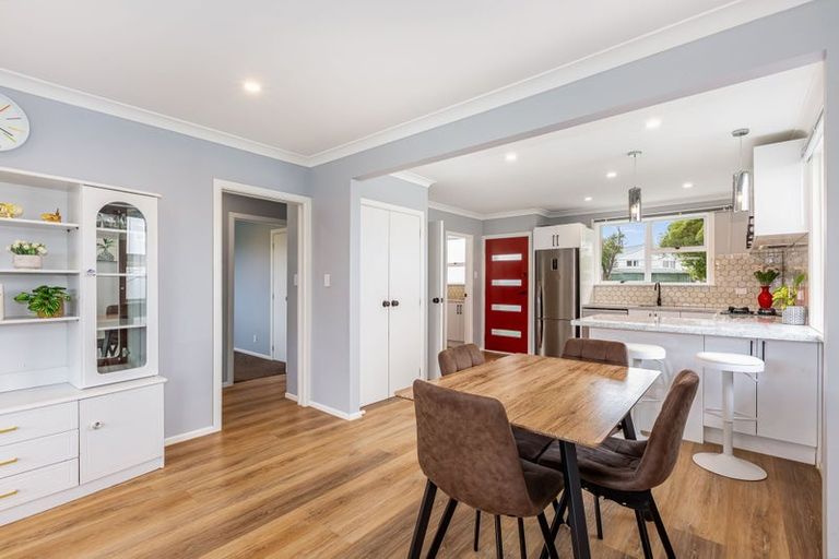 Photo of property in 100 Castor Crescent, Cannons Creek, Porirua, 5024