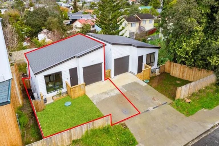 Photo of property in 10a Helleur Road, Massey, Auckland, 0614