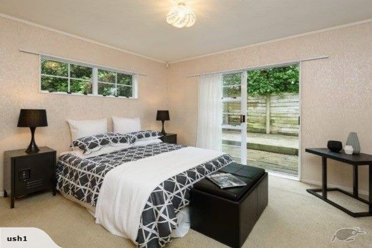 Photo of property in 53 Bassett Road, Johnsonville, Wellington, 6037