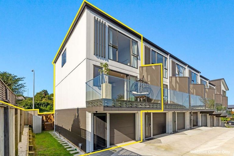 Photo of property in 7/27 Carole Crescent, Pakuranga, Auckland, 2010