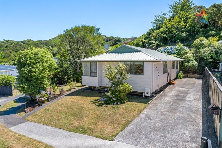 Photo of property in 13 Barberry Grove, Maungaraki, Lower Hutt, 5010