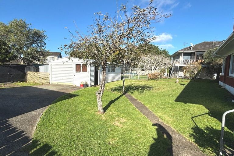 Photo of property in 18 Wells Road, Bucklands Beach, Auckland, 2012