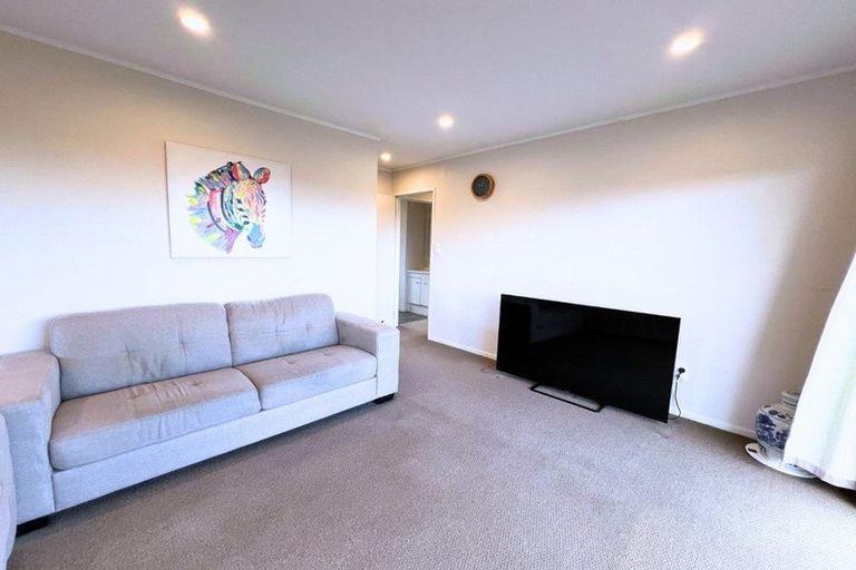 Photo of property in 25 Peterhouse Place, West Harbour, Auckland, 0618