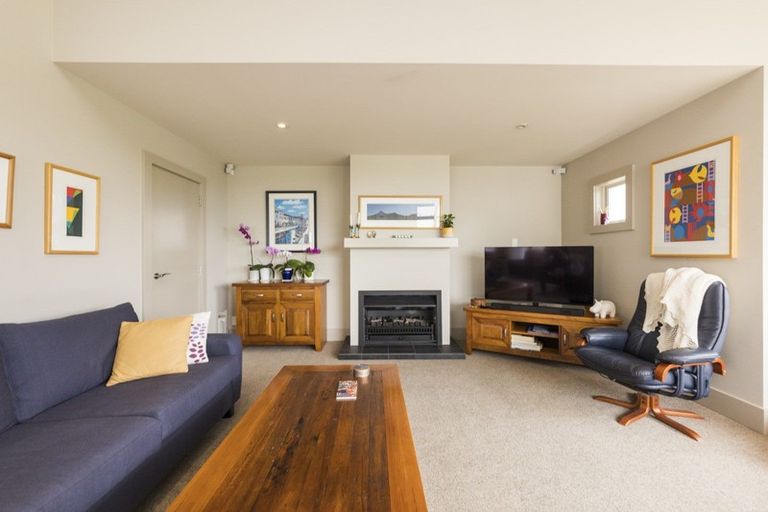 Photo of property in 8 Fairway Grove, Hokowhitu, Palmerston North, 4410