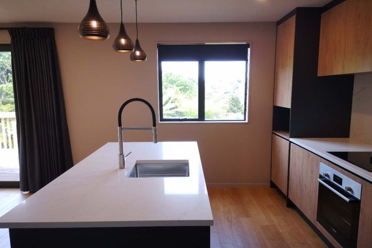 Photo of property in 44a Glen Vista Place, Bayview, Auckland, 0629