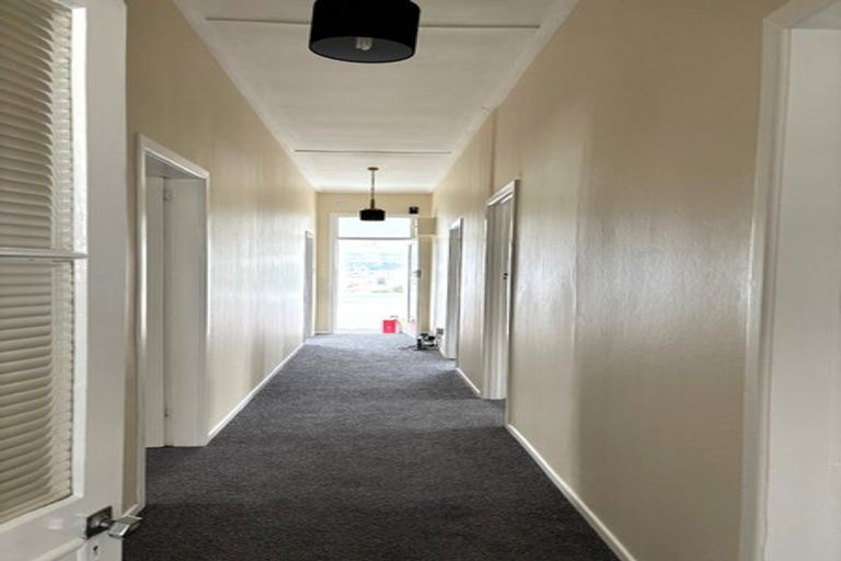 Photo of property in 17 Scarborough Terrace, Mount Victoria, Wellington, 6011