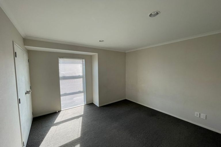 Photo of property in 3 Lorenzo Way, Flat Bush, Auckland, 2016