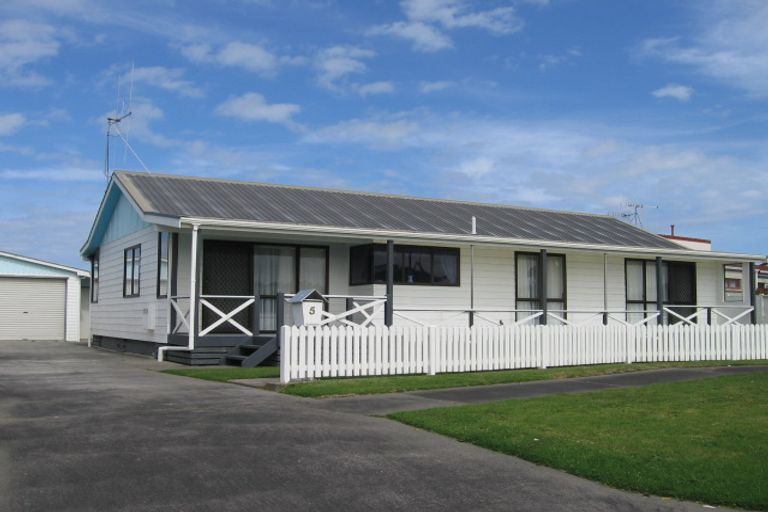 Photo of property in 5 Poutama Place, Tawhero, Whanganui, 4501