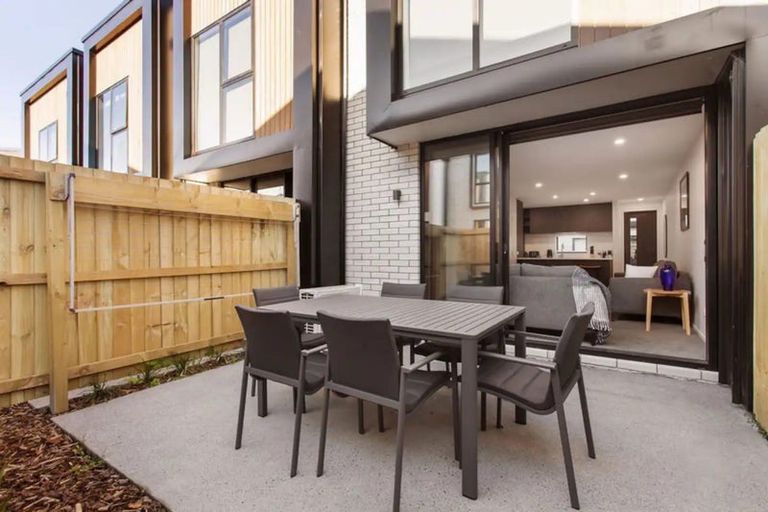 Photo of property in 2/329 Lincoln Road, Addington, Christchurch, 8024