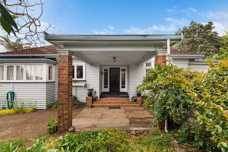 Photo of property in 36 Onewa Road, Northcote Point, Auckland, 0627