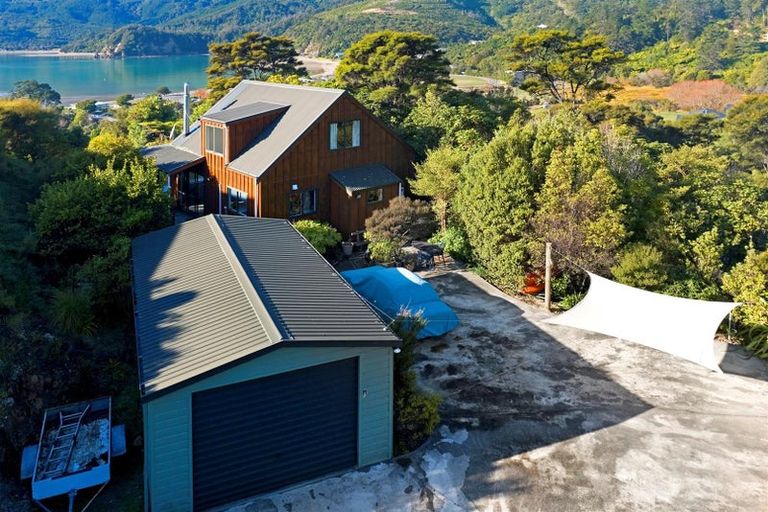 Photo of property in 5 Kaimiko Place, Okiwi Bay, 7193