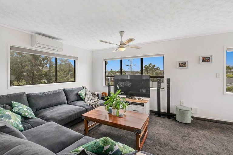 Photo of property in 23 Bay Street, Red Beach, 0932