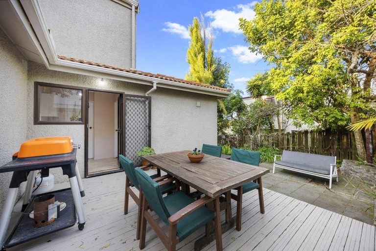 Photo of property in 2/10e Penning Road, Castor Bay, Auckland, 0620