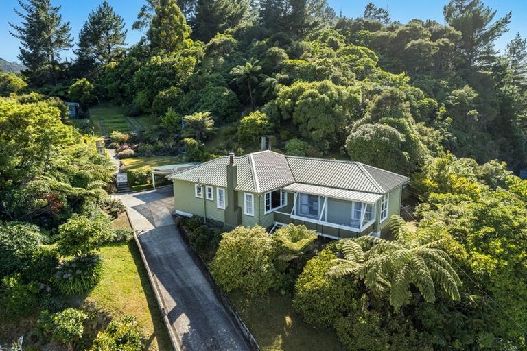 Photo of property in 43 Moores Valley Road, Wainuiomata, Lower Hutt, 5014