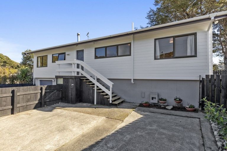 Photo of property in 18 Oaklands Grove, Clouston Park, Upper Hutt, 5018
