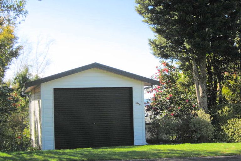 Photo of property in 21 Waiparemo Crescent, Pukawa Bay, Turangi, 3381