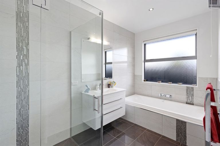 Photo of property in 14 Crown Close, Prebbleton, 7604