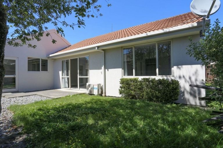 Photo of property in 4/2 Broadbent Street, Riccarton, Christchurch, 8041