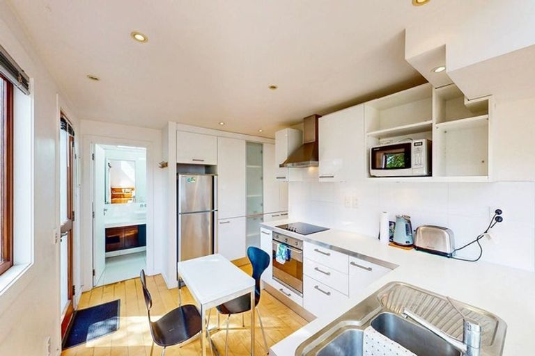 Photo of property in 13a Porritt Avenue, Mount Victoria, Wellington, 6011