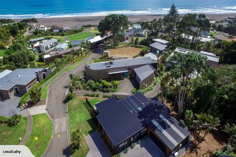 Photo of property in 15 Shearer Drive, Oakura, 4314