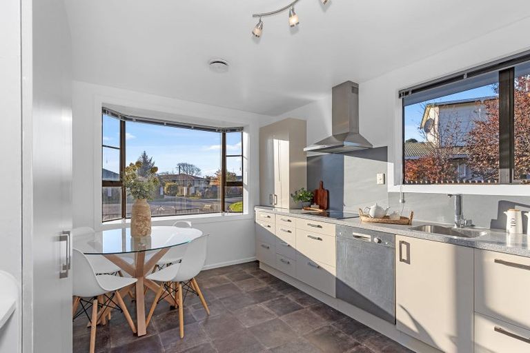 Photo of property in 17 Rosanna Place, Aranui, Christchurch, 8061