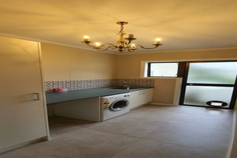 Photo of property in 64 Manhattan Heights, Glendene, Auckland, 0602