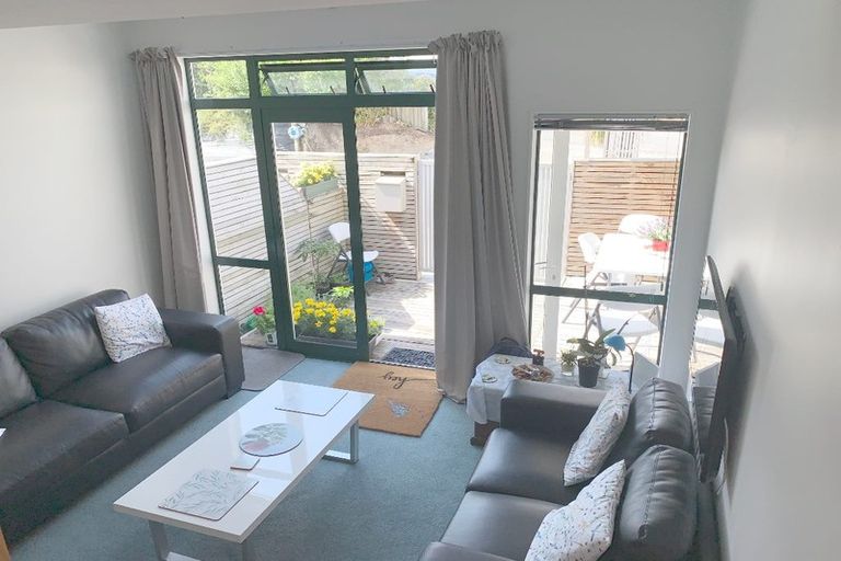 Photo of property in 8/231 Marine Parade, Seatoun, Wellington, 6022