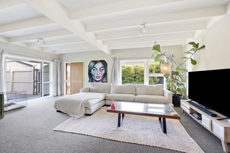 Photo of property in 105 Royal Park Drive, Parklands, Christchurch, 8083