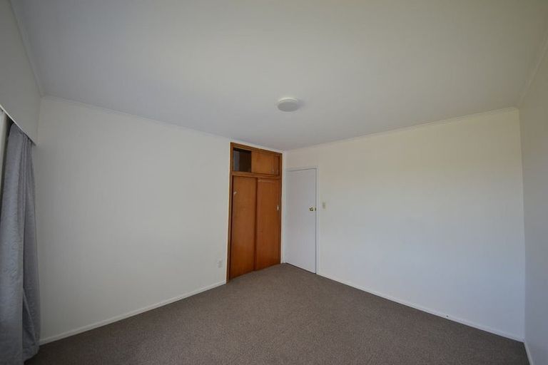 Photo of property in 27 Chivalry Road, Glenfield, Auckland, 0629