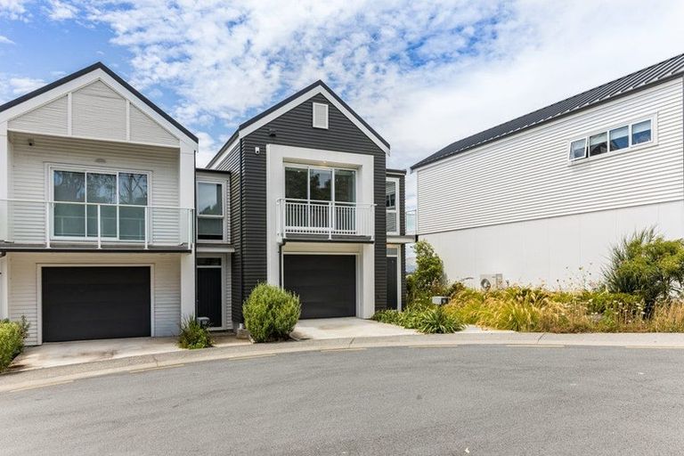 Photo of property in 18 Kopua Place, Whitby, Porirua, 5024