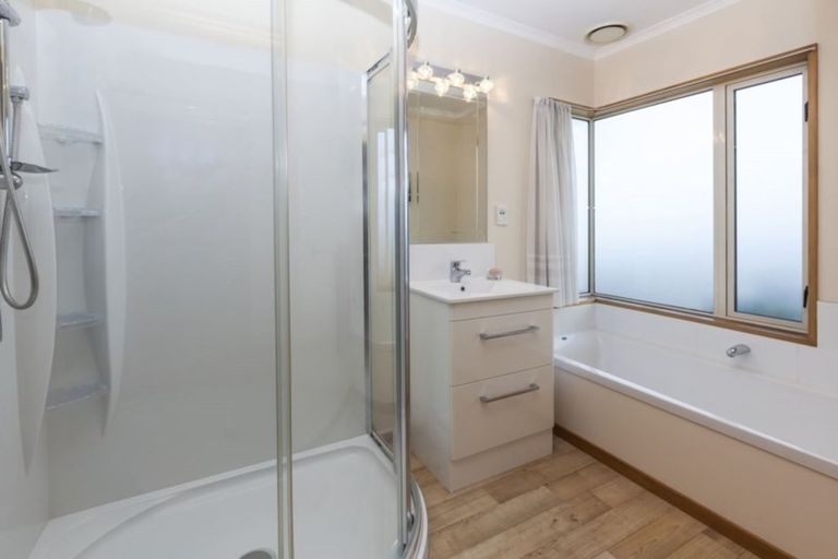 Photo of property in 27 Regency Crescent, Redwood, Christchurch, 8051