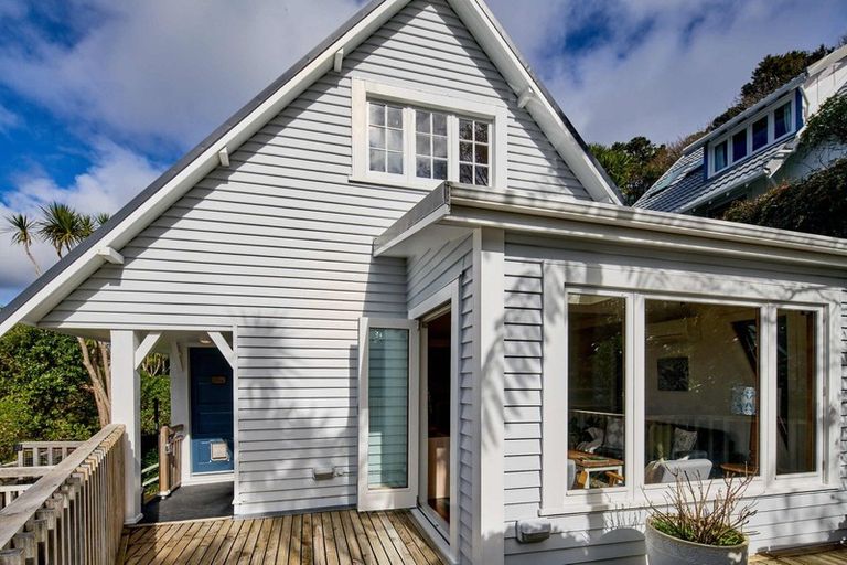 Photo of property in 9 Northland Road, Northland, Wellington, 6012