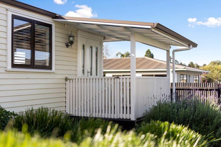 Photo of property in 22 Queen Road, Bellevue, Tauranga, 3110