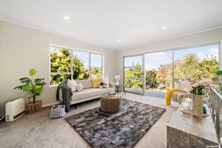 Photo of property in 2/36 Sealy Road, Torbay, Auckland, 0630