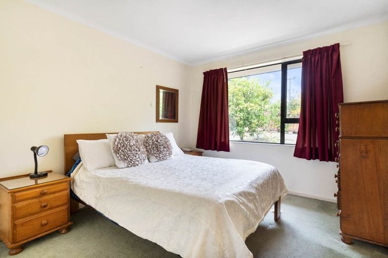 Photo of property in 3 Carling Avenue, Massey, Auckland, 0614