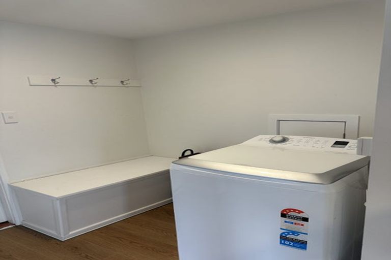 Photo of property in 4 Santa Rosa Terrace, Forrest Hill, Auckland, 0620