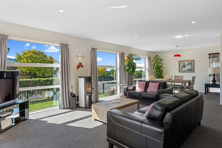 Photo of property in 18 Kenmure Drive, Huntsbury, Christchurch, 8022