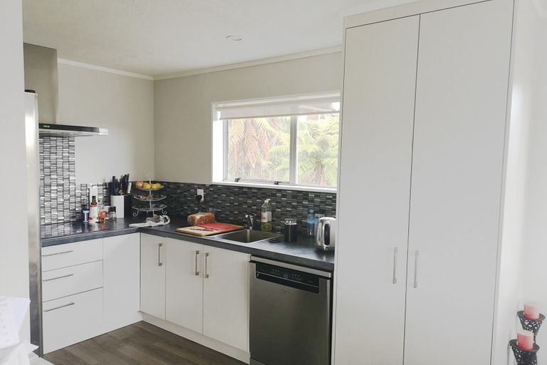 Photo of property in 3a Leo Place, Kawaha Point, Rotorua, 3010