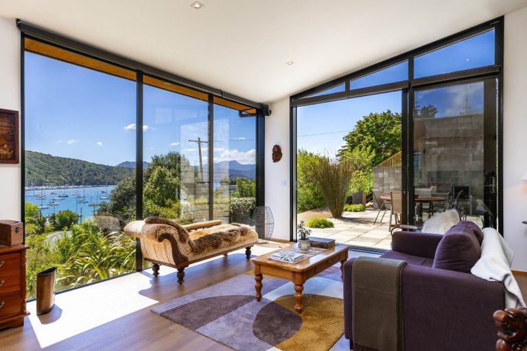 Photo of property in 324a Waikawa Road, Waikawa, Picton, 7220