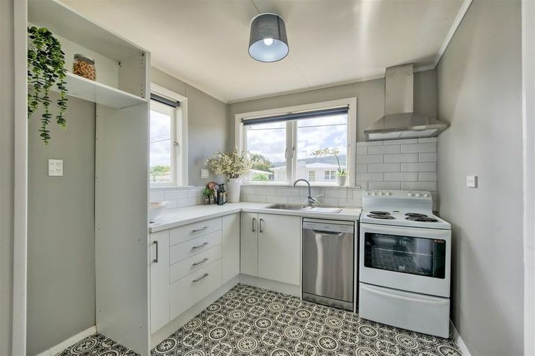 Photo of property in 1/18 Benge Crescent, Clouston Park, Upper Hutt, 5018