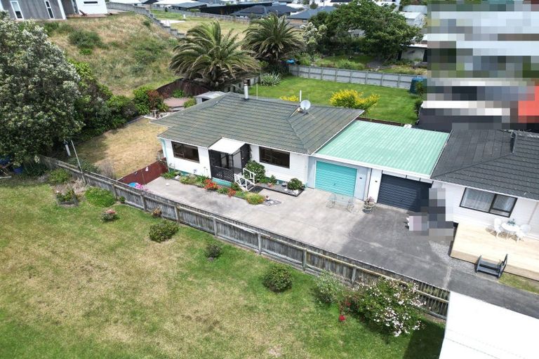 Photo of property in 8b Andresen Street, Foxton Beach, Foxton, 4815
