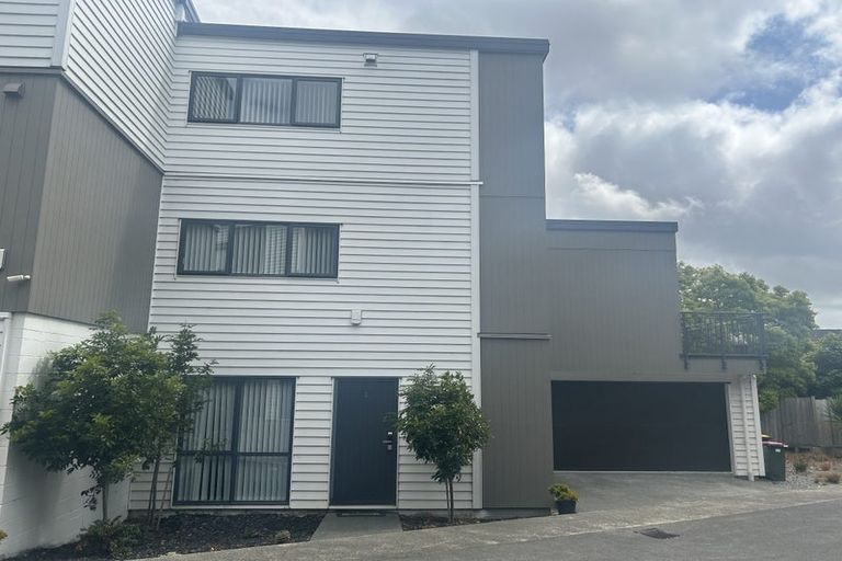 Photo of property in 2/13 Oteha Valley Road, Northcross, Auckland, 0632