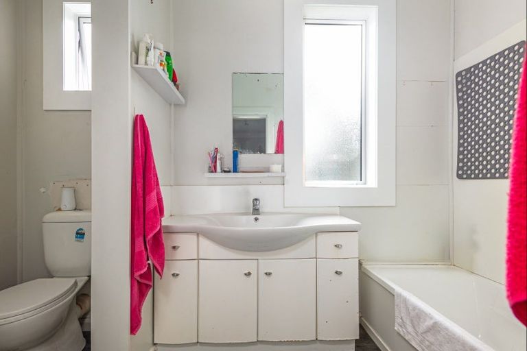 Photo of property in 33 Rewa Street, Takaro, Palmerston North, 4412