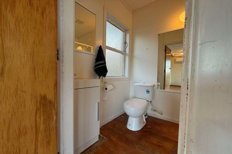 Photo of property in 17 Rakeiora Grove, Korokoro, Lower Hutt, 5012