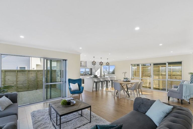 Photo of property in 4 Poto Road, Normandale, Lower Hutt, 5010