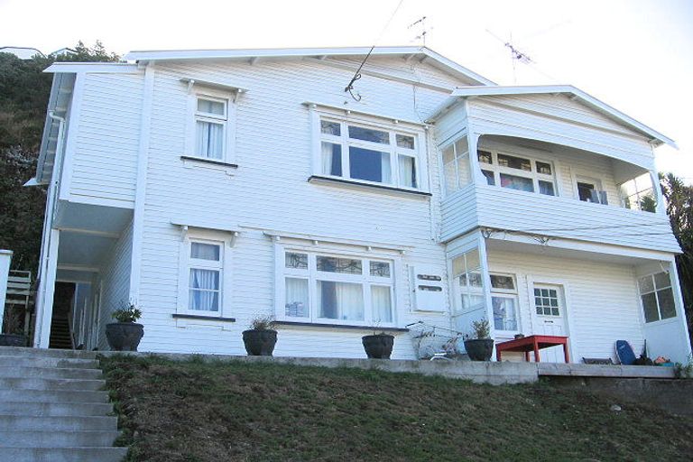 Photo of property in 48 Queens Drive, Lyall Bay, Wellington, 6022