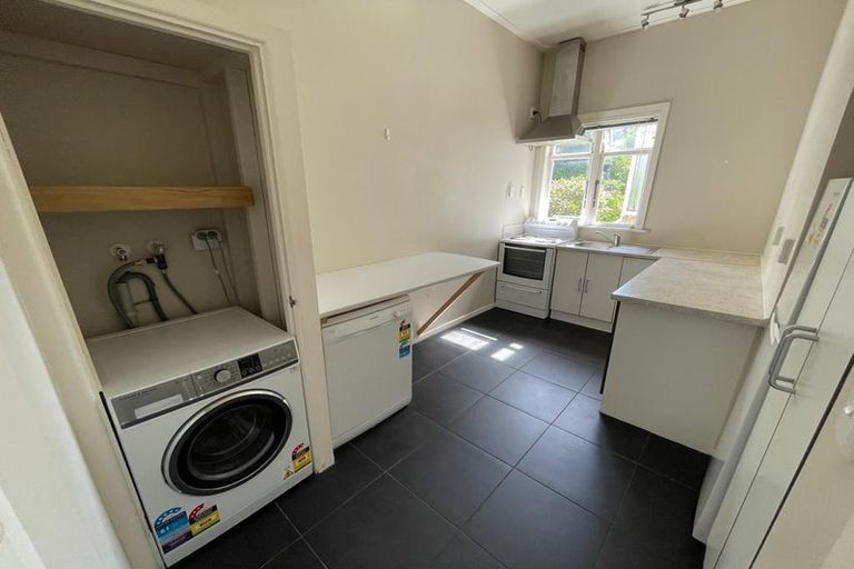 Photo of property in 6 Rixon Grove, Mount Victoria, Wellington, 6011