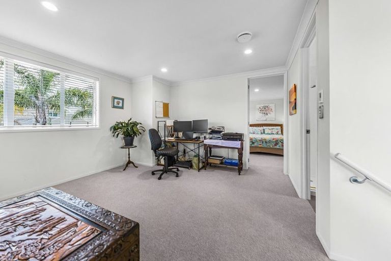 Photo of property in 7f Clearwater Cove, West Harbour, Auckland, 0618