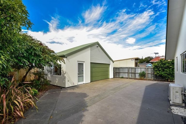 Photo of property in 33 Palmers Road, New Brighton, Christchurch, 8083